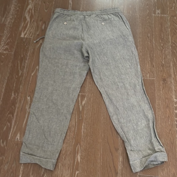 Tommy Bahama 100% linen pants. Cool & flowy. Side slit & back button pockets. - Picture 7 of 7
